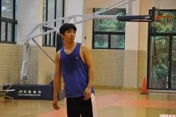 爱游戏全站-广东宏远训练开放日；集结日复出首秀引欢呼；CBA常规赛在即；高层口径保持一致的简单介绍