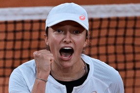 爱游戏入口-包含网球公开赛上演强强对话，庐州犀牛队鏖战中原飞鹰队，多点开花奏效；客场静默反击的词条