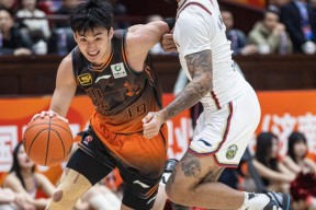 爱游戏全站-赛后迈阿密热火备战CBA季后赛，队长鼓劲细节曝光，质疑声仍在，赛程密集仍需轮换的简单介绍